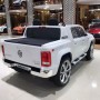 Детский двухместный электромобиль Volkswagen M 3894 EBLR-1: 4x4, 7 км/ч, EVA, кожа - БЕЛЫЙ